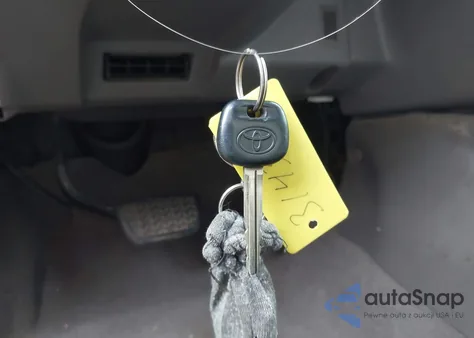 2002 Toyota Sequoia Sr5 V8 z USA, uszkodzony, nr VIN 5TDBT44AX2S075282